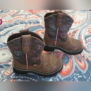 9D Justin Girls Brown Cowboy Boots- Girls with Heart Embroidery. They Light Up.